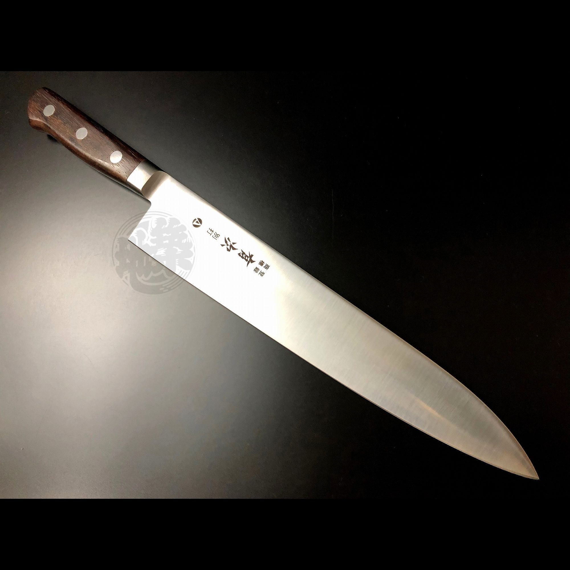 Authentic Tsukiji Aritsugu Wa-Gyuto 240mm (9.44 inch) crafted from rust-resistant AUS-10 steel with a traditional rosewood handle.